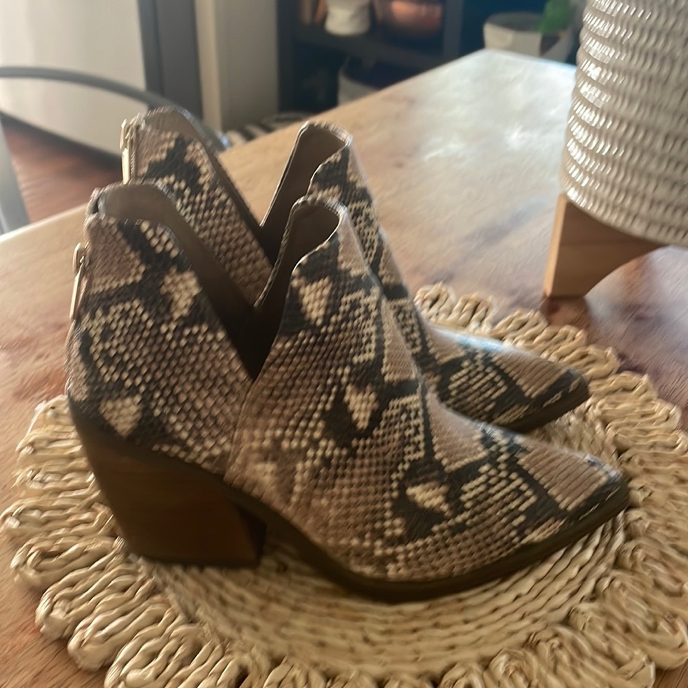 Snake skin booties- great condition! Like New! Size 8. Vince Camuto